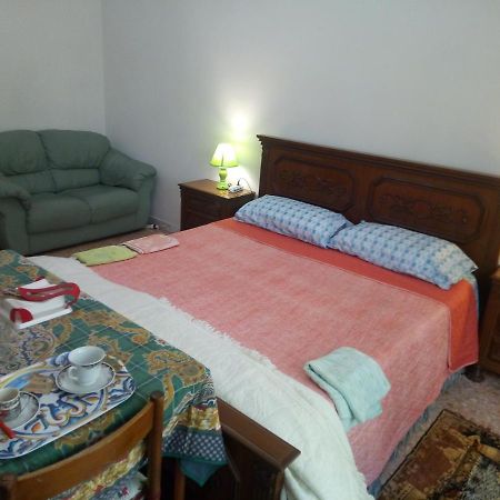 B&B 56 Euro A Notte Cagliari Buitenkant foto