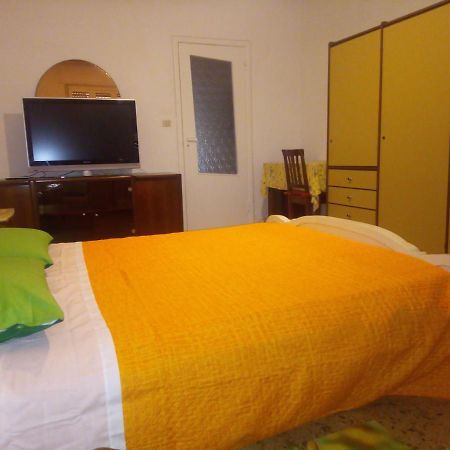 B&B 56 Euro A Notte Cagliari Buitenkant foto