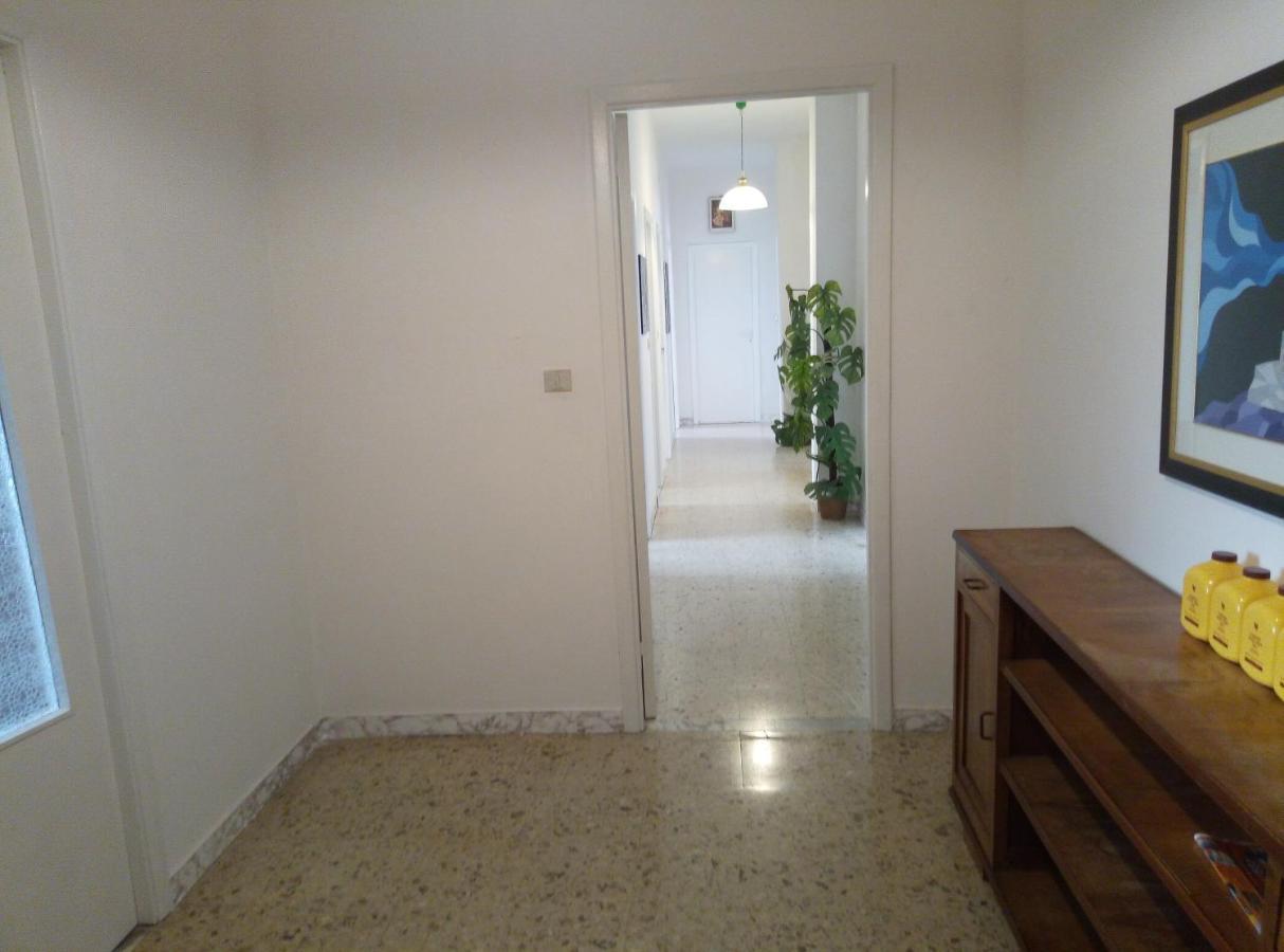 B&B 56 Euro A Notte Cagliari Buitenkant foto