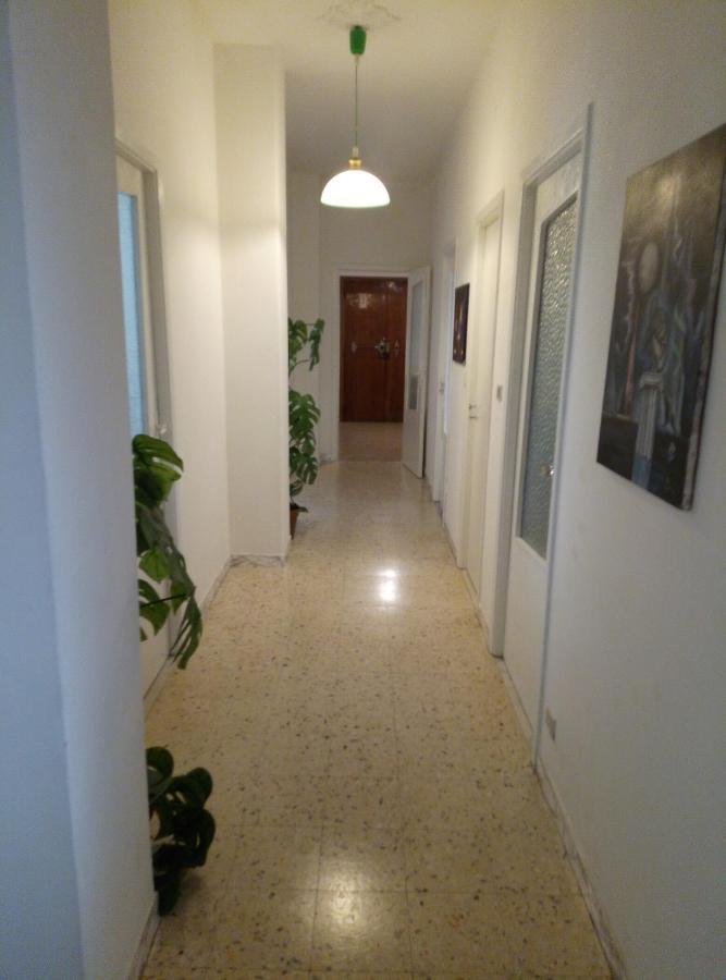 B&B 56 Euro A Notte Cagliari Buitenkant foto