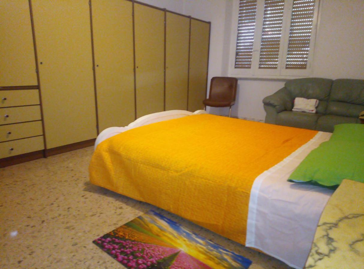 B&B 56 Euro A Notte Cagliari Buitenkant foto