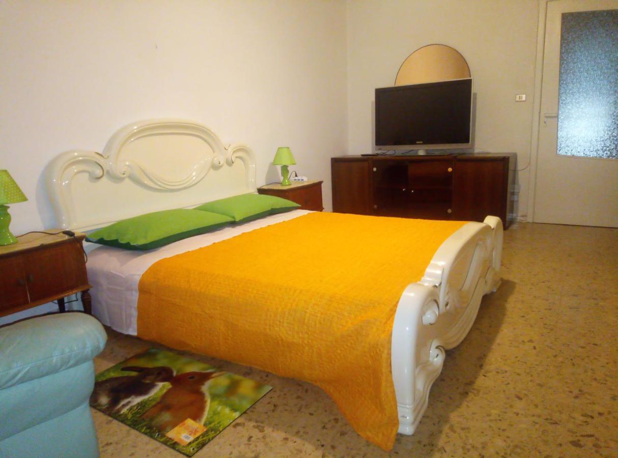B&B 56 Euro A Notte Cagliari Buitenkant foto