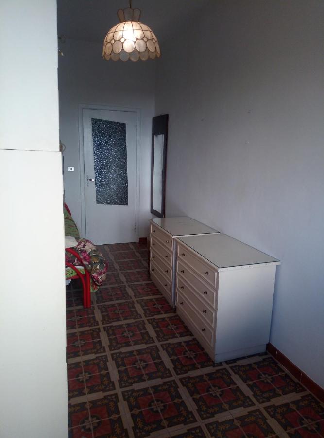 B&B 56 Euro A Notte Cagliari Buitenkant foto