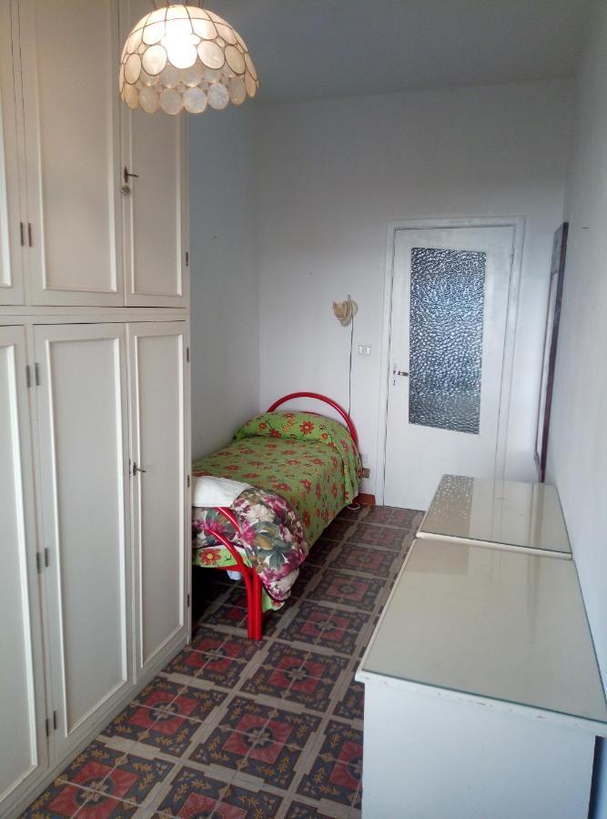 B&B 56 Euro A Notte Cagliari Buitenkant foto